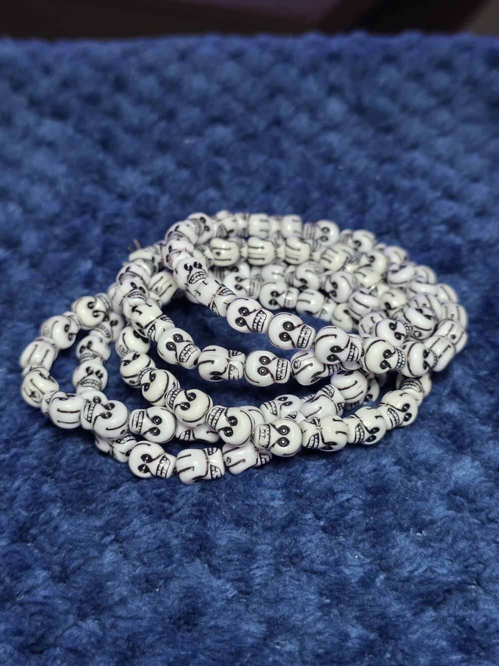 Halloween White /Black Skull Head Beaded Stretchy Bracelet